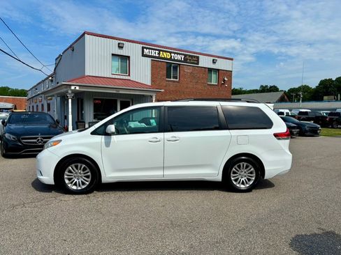 Used 2014 Toyota Sienna XLE FWD image 5