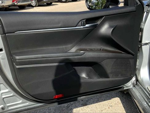 Used 2024 Toyota Camry SE image 20