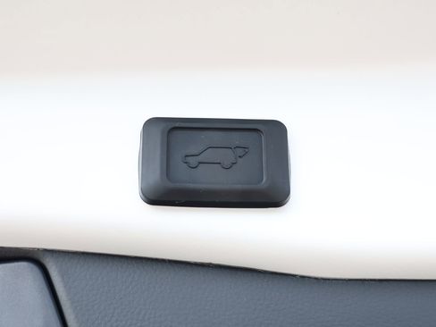 Used 2025 Toyota RAV4 XLE Premium FWD image 34