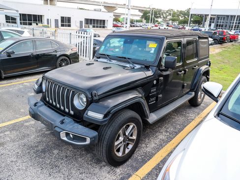 Used 2019 Jeep Wrangler Unlimited Sahara AWD/4WD image 3