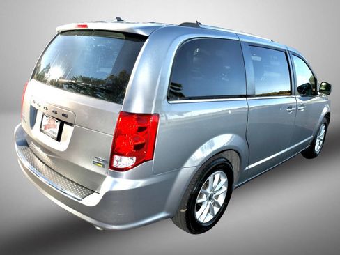 Used 2019 Dodge Grand Caravan SXT image 7