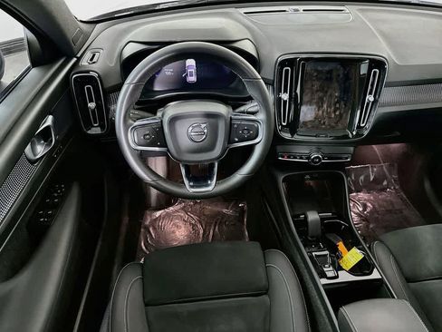 Used 2023 Volvo XC40 B5 Plus AWD/4WD image 10