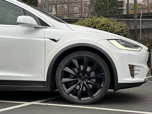 Used 2018 Tesla Model X 100D image 19