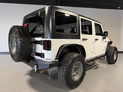 Used 2017 Jeep Wrangler Unlimited Sport w/ Connectivity Group AWD/4WD image 4
