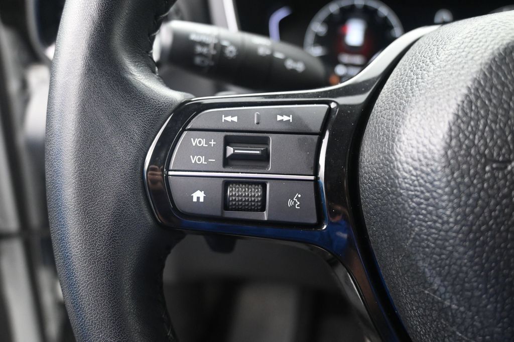 Used 2025 Honda Pilot Touring image 23