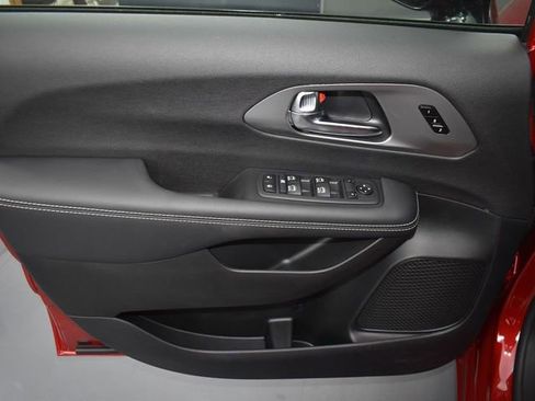 New 2026 Chrysler Pacifica Select image 13