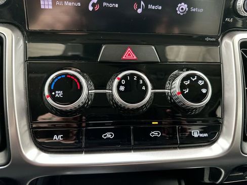 Used 2023 Kia Sorento LX FWD image 17