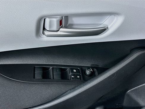 Used 2026 Toyota Corolla SE FWD image 18