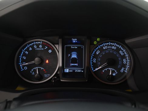 Used 2023 Toyota Tacoma TRD Off-Road w/ TRD Premium Off Road Package image 28