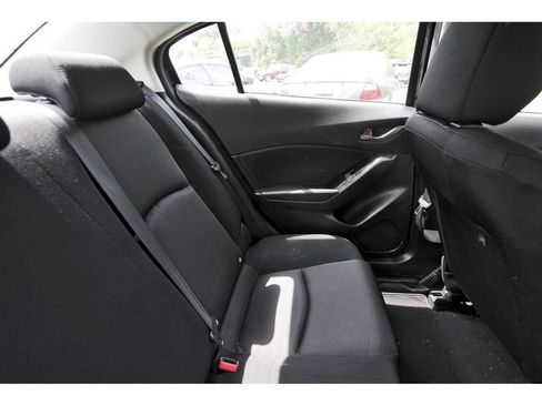 Used 2018 MAZDA MAZDA3 Sport FWD image 11
