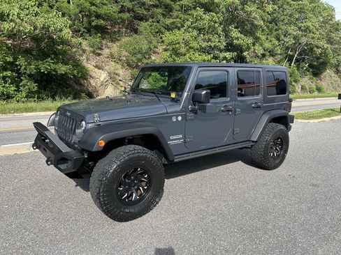 Used 2017 Jeep Wrangler Unlimited Sport w/ Quick Order Package 24S AWD/4WD image 2