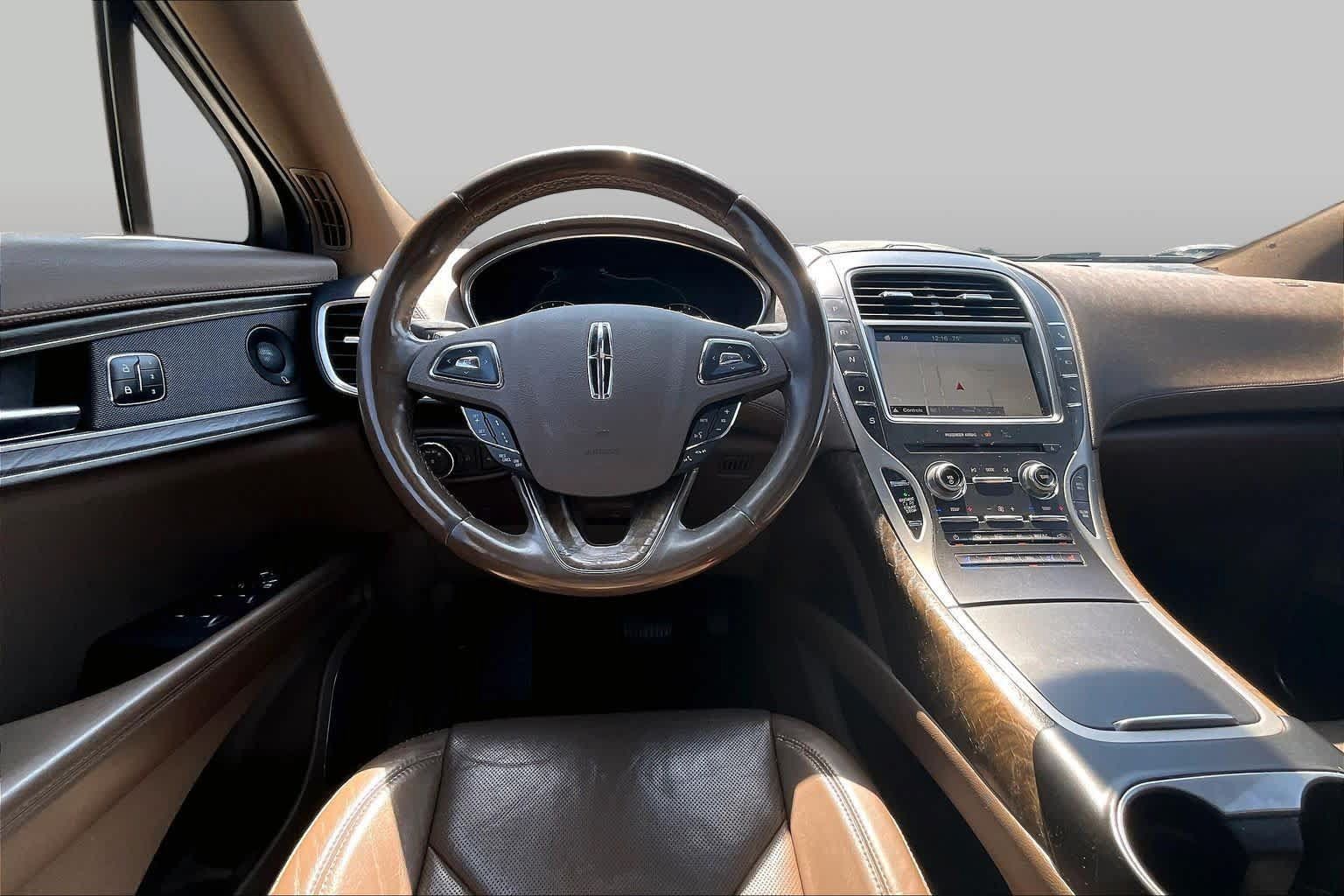 Used 2016 Lincoln MKX Reserve w/ Technology Package FWD image 6
