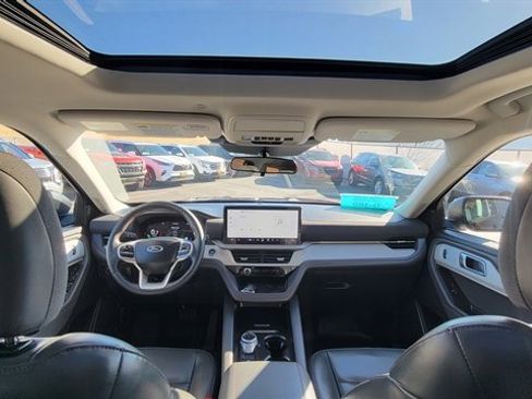 Used 2025 Ford Explorer Active w/ Active Comfort Package image 18