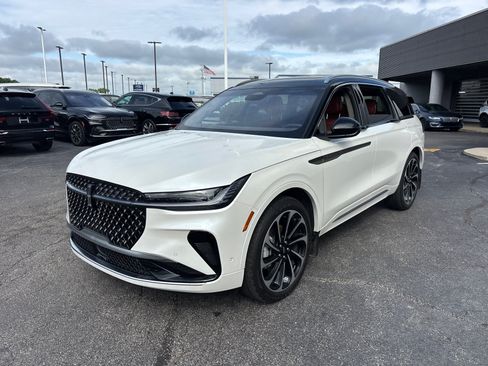 Certified 2024 Lincoln Nautilus Black Label AWD/4WD image 3