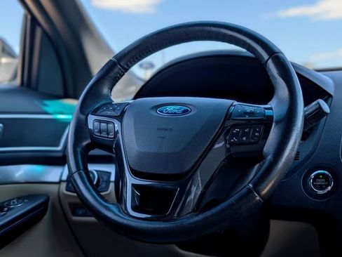 Used 2016 Ford Explorer XLT w/ Equipment Group 202A FWD image 14