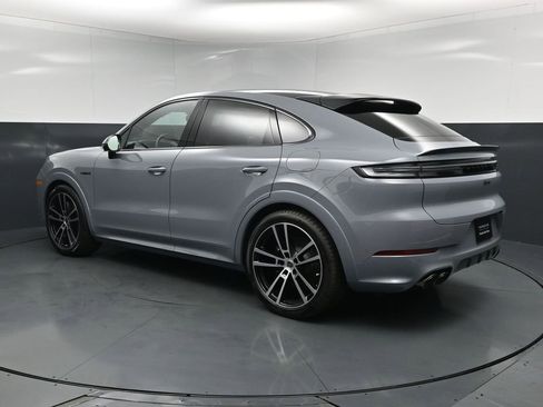 New 2026 Porsche Cayenne Turbo AWD/4WD image 3