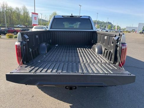 Used 2025 Toyota Tundra Limited AWD/4WD image 10