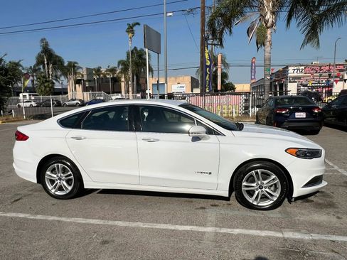 Used 2018 Ford Fusion SE w/ Equipment Group 602A FWD image 4