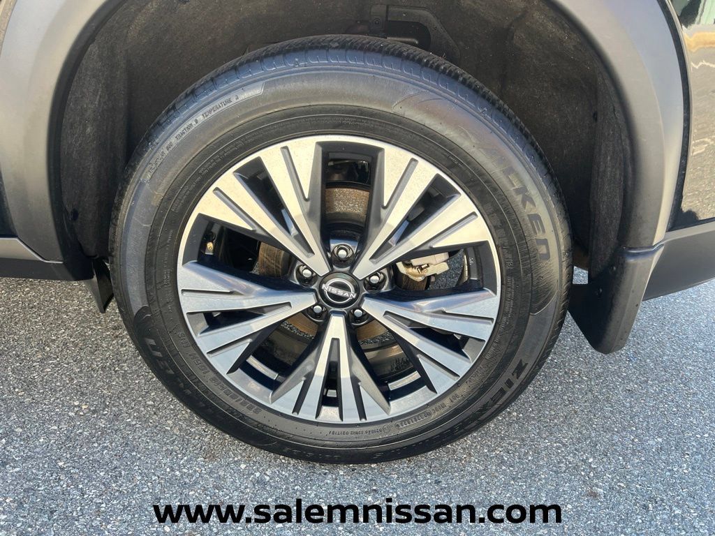 Used 2023 Nissan Rogue SV w/ SV Premium B Package FWD image 29