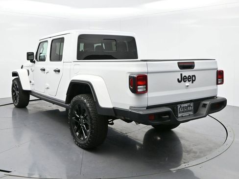 Used 2024 Jeep Gladiator Sport AWD/4WD image 5