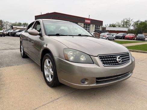 Used 2005 Nissan Altima 2.5 S w/ (F01) Convenience Pkg image 2