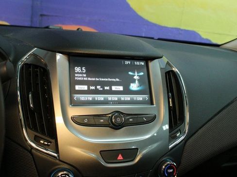 Used 2018 Chevrolet Cruze LT image 16