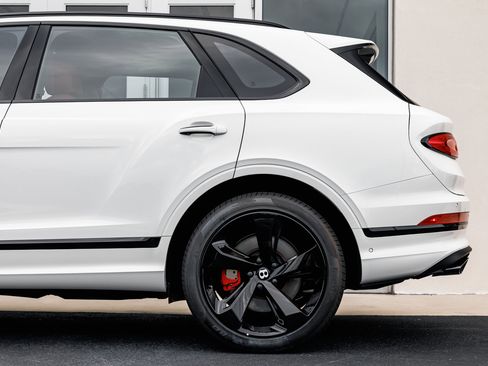 New 2025 Bentley Bentayga image 10