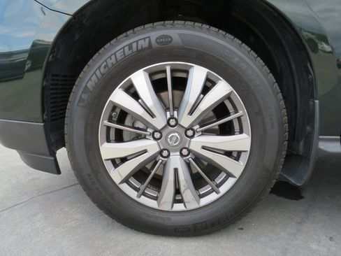 Used 2018 Nissan Pathfinder SV w/ SV All Weather Package image 53