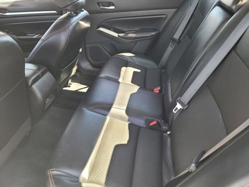 Used 2024 Nissan Altima 2.5 SR FWD image 11