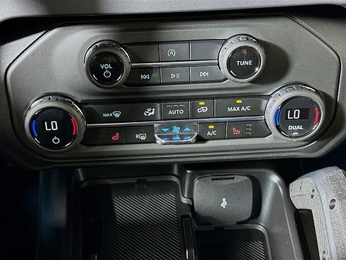 New 2025 Ford Bronco Big Bend w/ Black Diamond Package AWD/4WD image 16