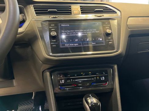 Certified 2023 Volkswagen Tiguan SE w/ Panoramic Sunroof Package FWD image 25