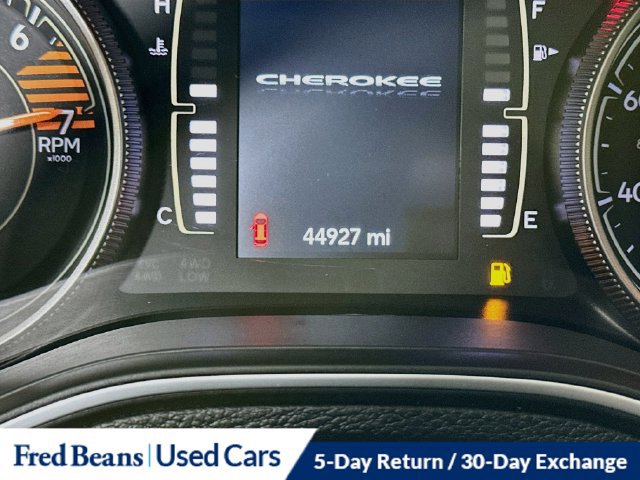 Used 2020 Jeep Cherokee Latitude Plus w/ Cold Weather Group AWD/4WD image 18