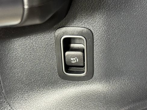 Used 2022 Mercedes-Benz GLB 250 4MATIC image 27