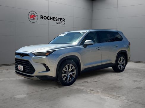 Certified 2024 Toyota Grand Highlander AWD image 7