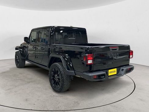 Used 2025 Jeep Gladiator Sport AWD/4WD image 3