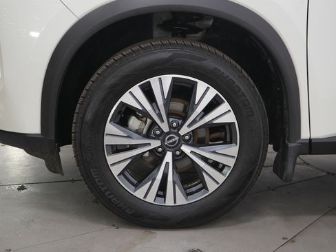 Used 2022 Nissan Rogue SV w/ SV Premium Package image 30