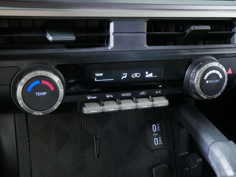 Used 2025 Toyota 4Runner SR5 AWD/4WD image 29