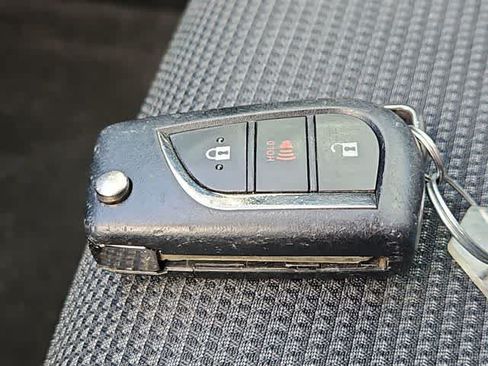 Used 2021 Toyota RAV4 LE FWD image 28