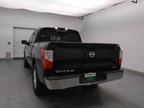 Used 2017 Nissan Titan SV RWD image 6