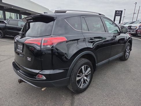 Used 2017 Toyota RAV4 XLE AWD/4WD image 5