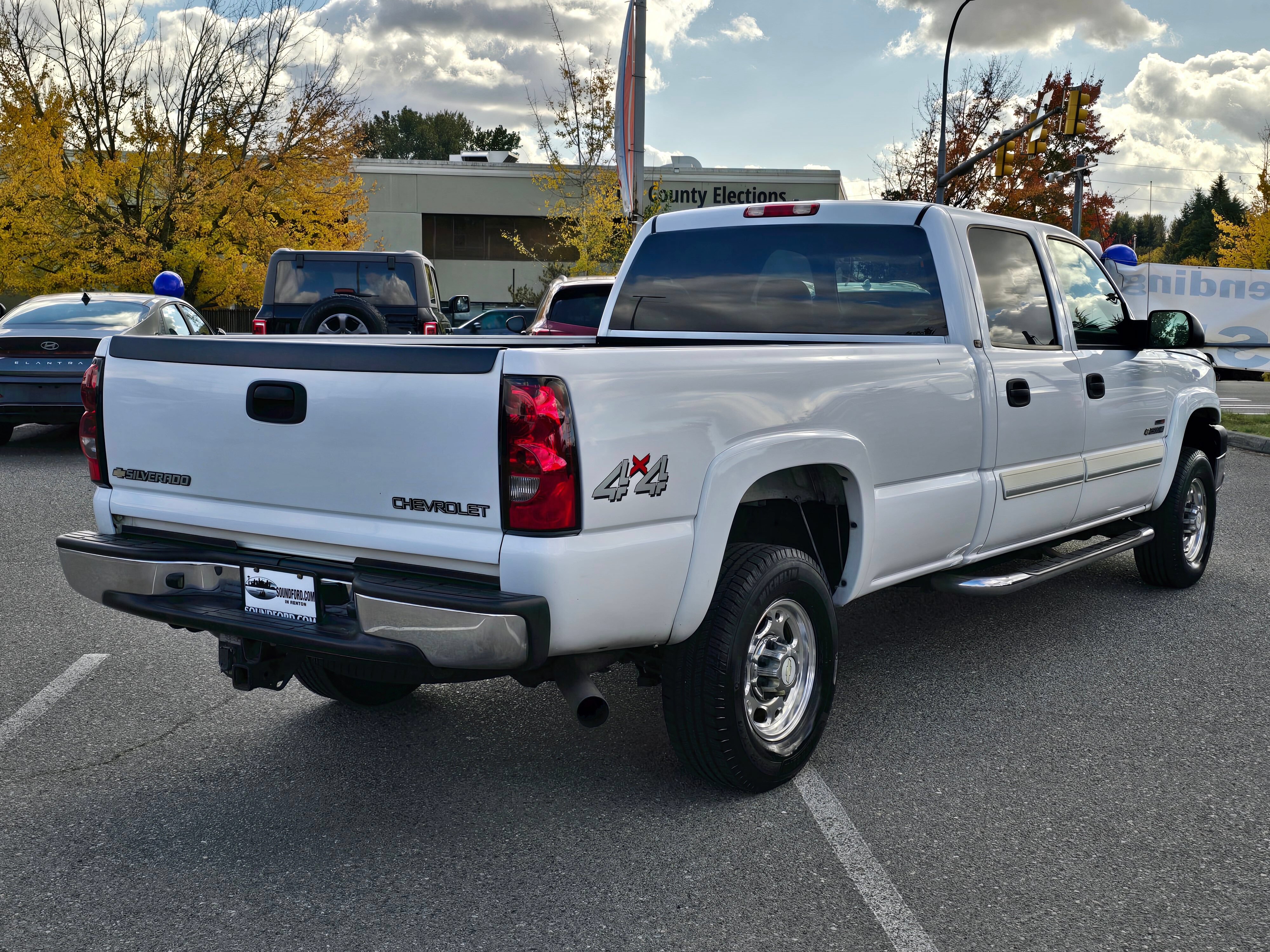 Used 2005 Chevrolet Silverado 2500 LT w/ Heavy-Duty Power Package AWD/4WD image 5