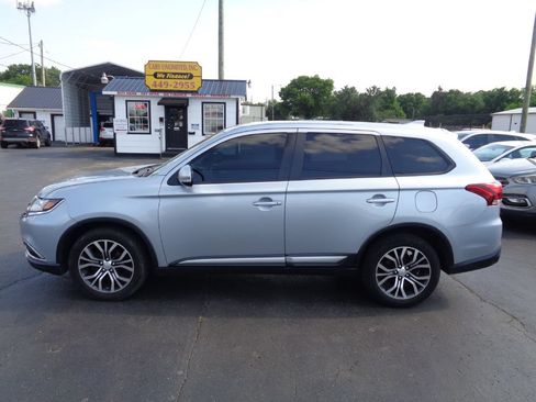 Used 2017 Mitsubishi Outlander SE AWD/4WD image 1