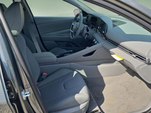 New 2026 Hyundai Elantra SE FWD image 13