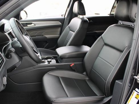 Certified 2023 Volkswagen Atlas Cross Sport SE image 7