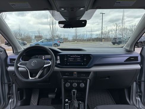 Used 2023 Volkswagen Taos SE w/ Panoramic Sunroof Package image 26