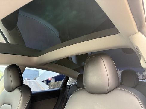Used 2022 Tesla Model 3 Long Range AWD/4WD image 9