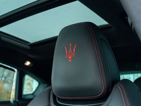 Used 2024 Maserati Levante GT Ultima image 25