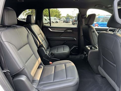 Used 2024 GMC Acadia Elevation image 26