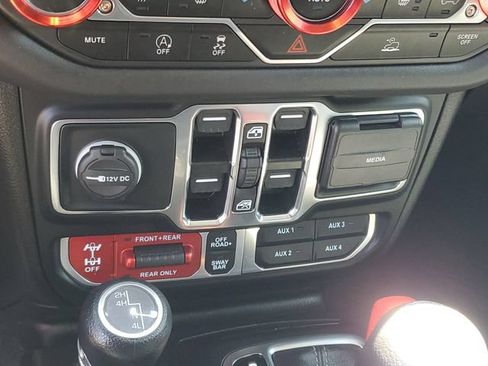 Used 2024 Jeep Gladiator Rubicon w/ Convenience Group AWD/4WD image 26