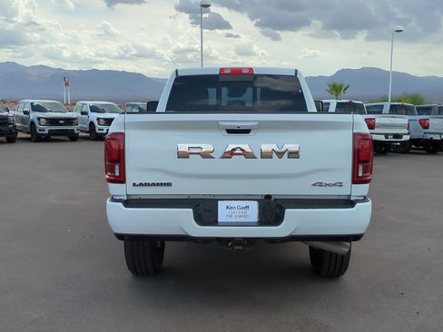 Used 2025 RAM 2500 Laramie AWD/4WD image 4